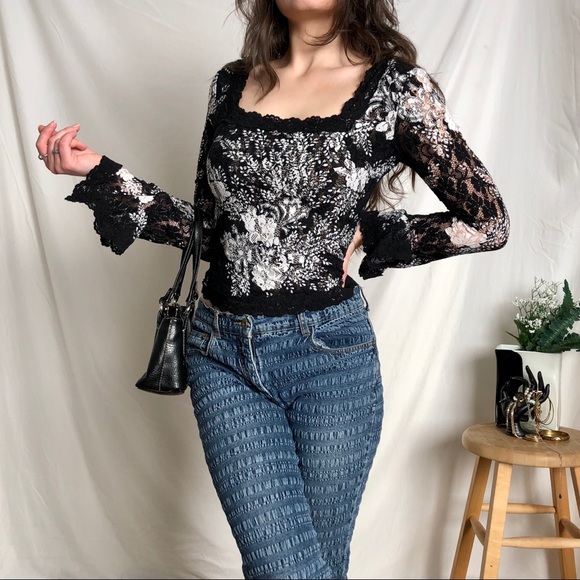 SOLD |1990s square neck lace top with bell sleeves - Picture 2 of 4